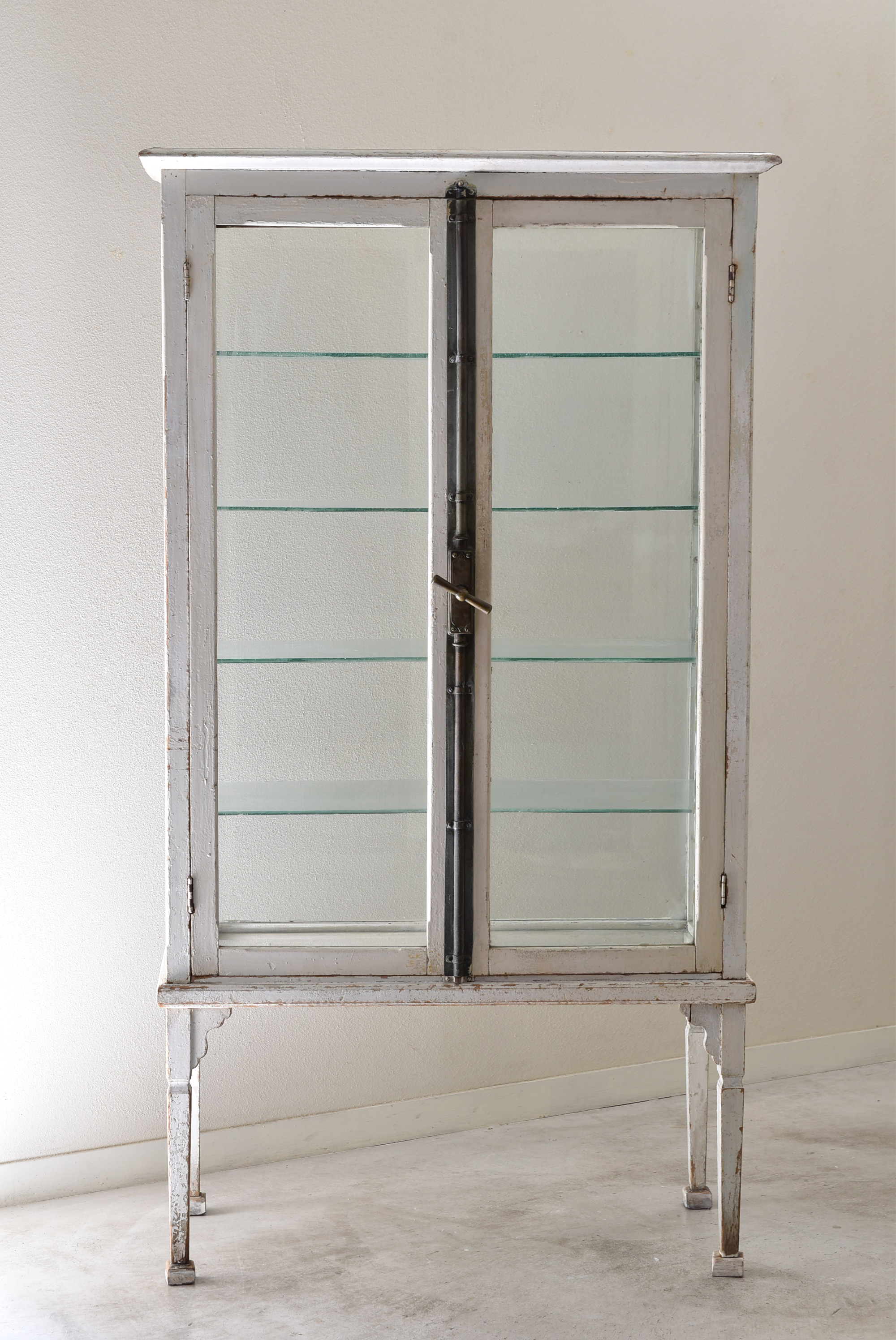 gallery yaichi/antique/Furniture/木製6面ガラスの医療棚 ケビント / 日本